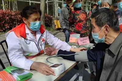 中醫(yī)問診、康復(fù)推拿……寶山這個(gè)街道持續(xù)開展健康咨詢志愿服務(wù)活動